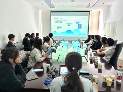 走進(jìn)高新企業(yè) 創(chuàng)新引領(lǐng)未來 電信學(xué)院組織學(xué)生赴上海天馬微電子參觀學(xué)習(xí)